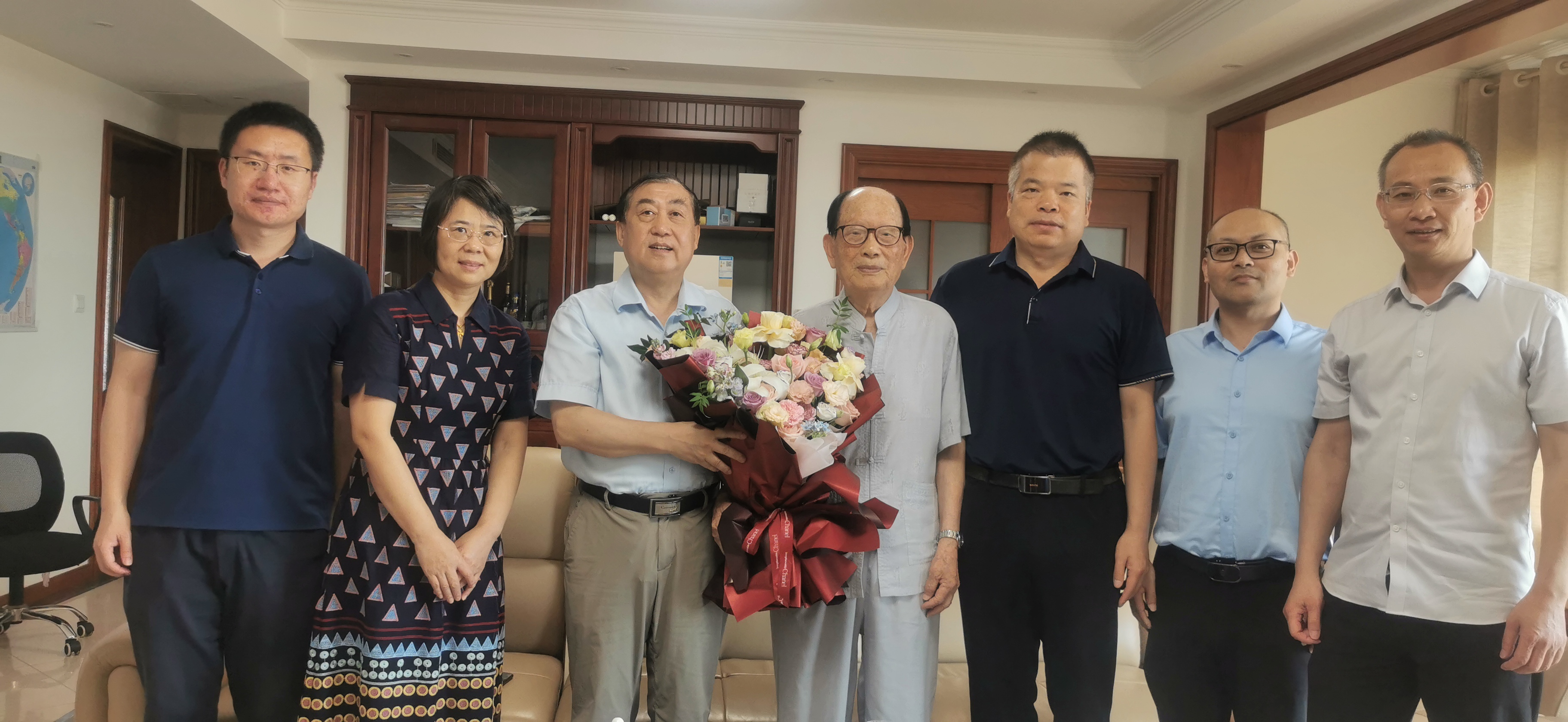校领导看望老校友环境化学家王文兴院士-安庆师范大学档案馆